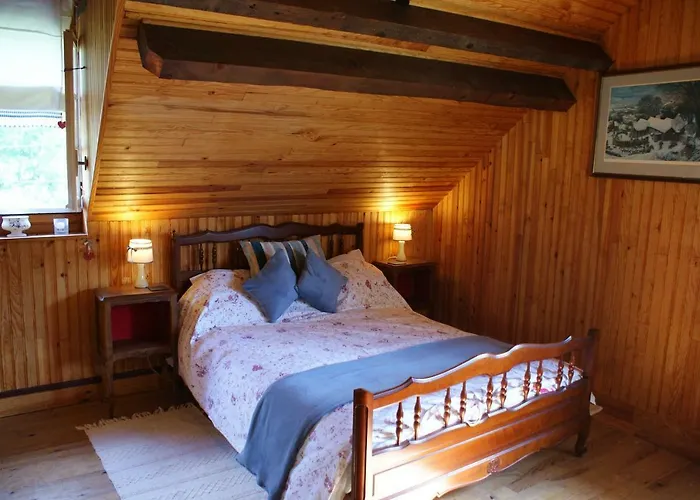 Maison Lacoste Bed & Breakfast Campan