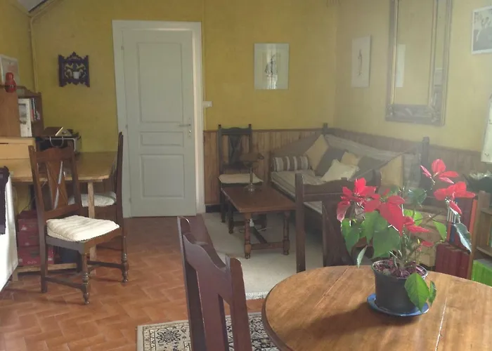 Maison Lacoste Bed & Breakfast Campan