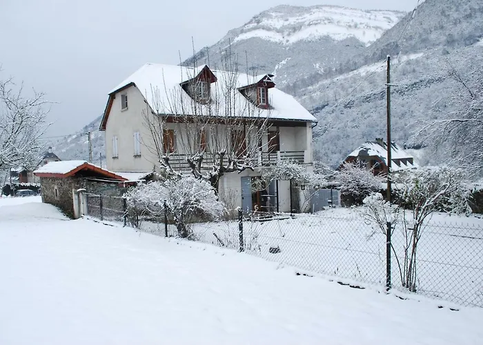 Maison Lacoste Bed & Breakfast Campan