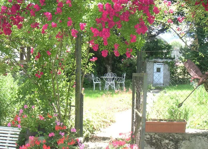 Maison Lacoste Bed & Breakfast Campan